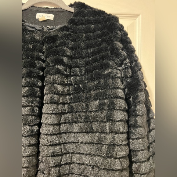 Elegant cocktail faux furry style jacket - Picture 2 of 9